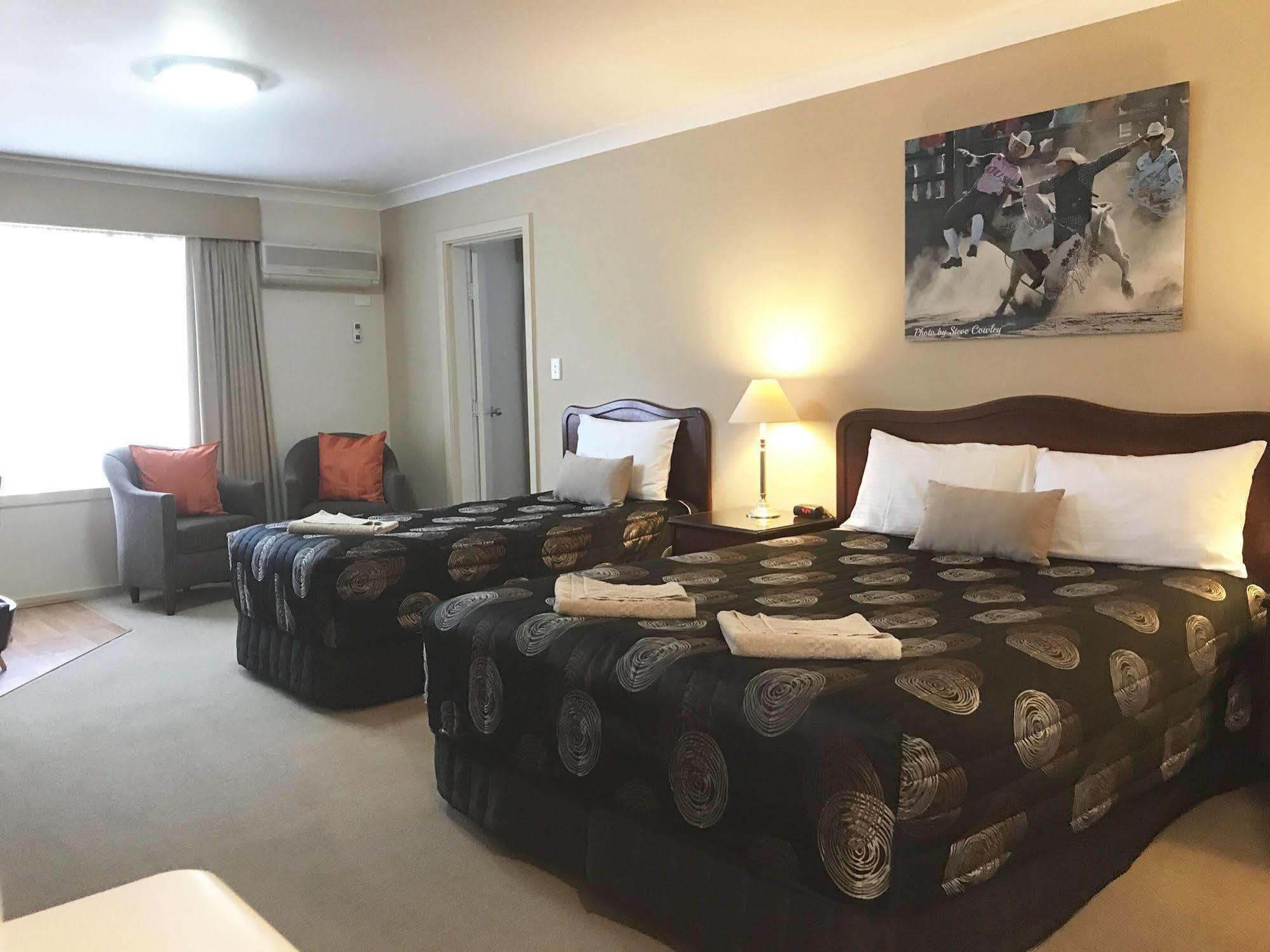 Endeavour Court Motor Inn Dubbo Esterno foto