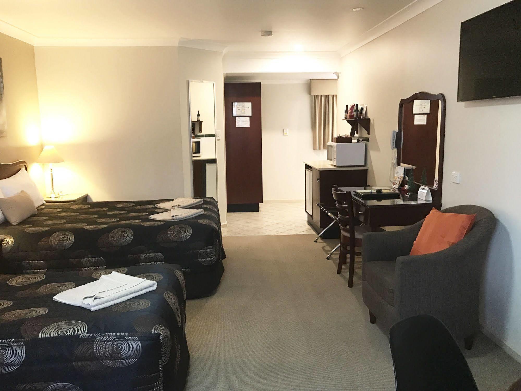 Endeavour Court Motor Inn Dubbo Esterno foto