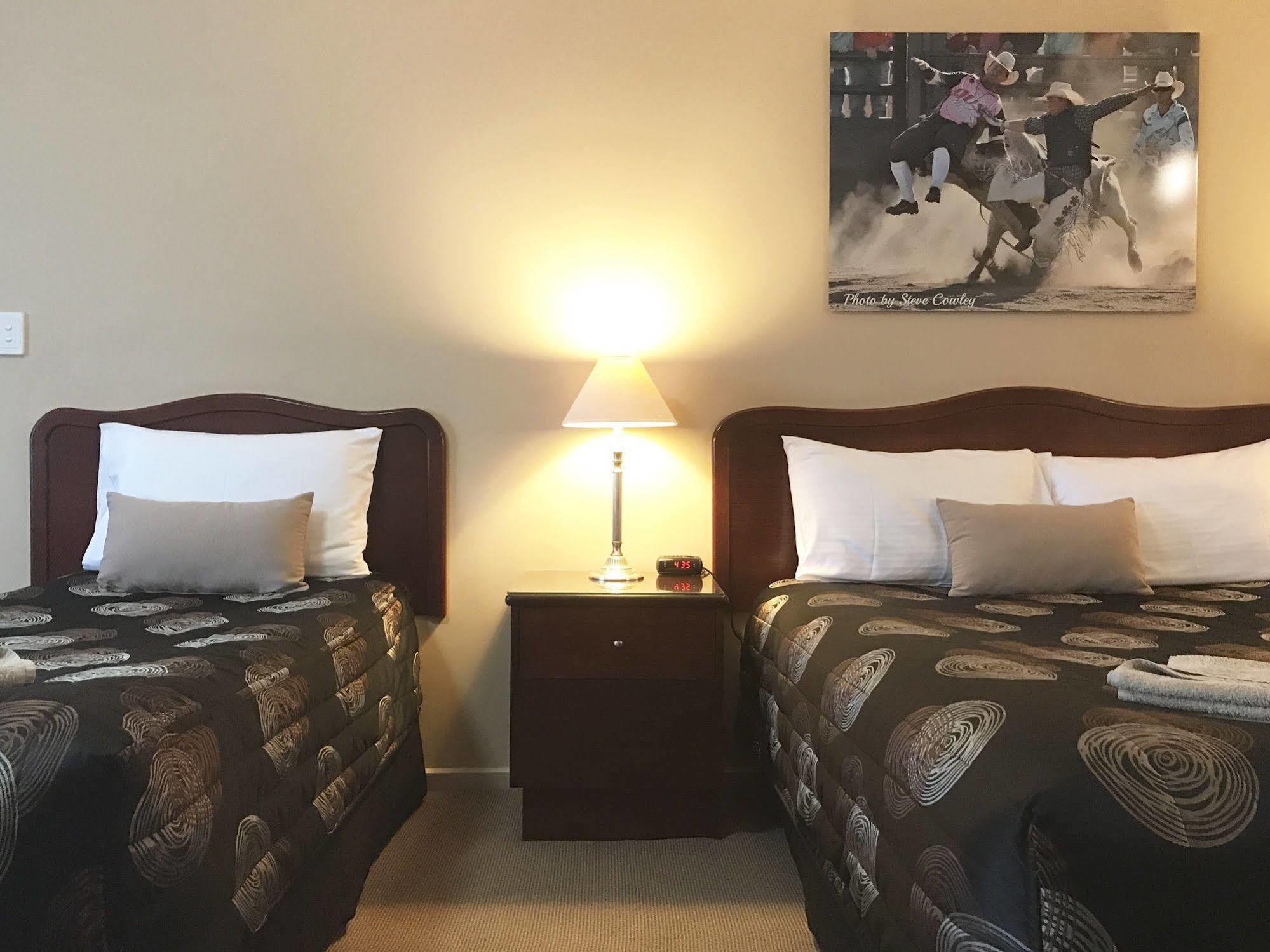 Endeavour Court Motor Inn Dubbo Esterno foto